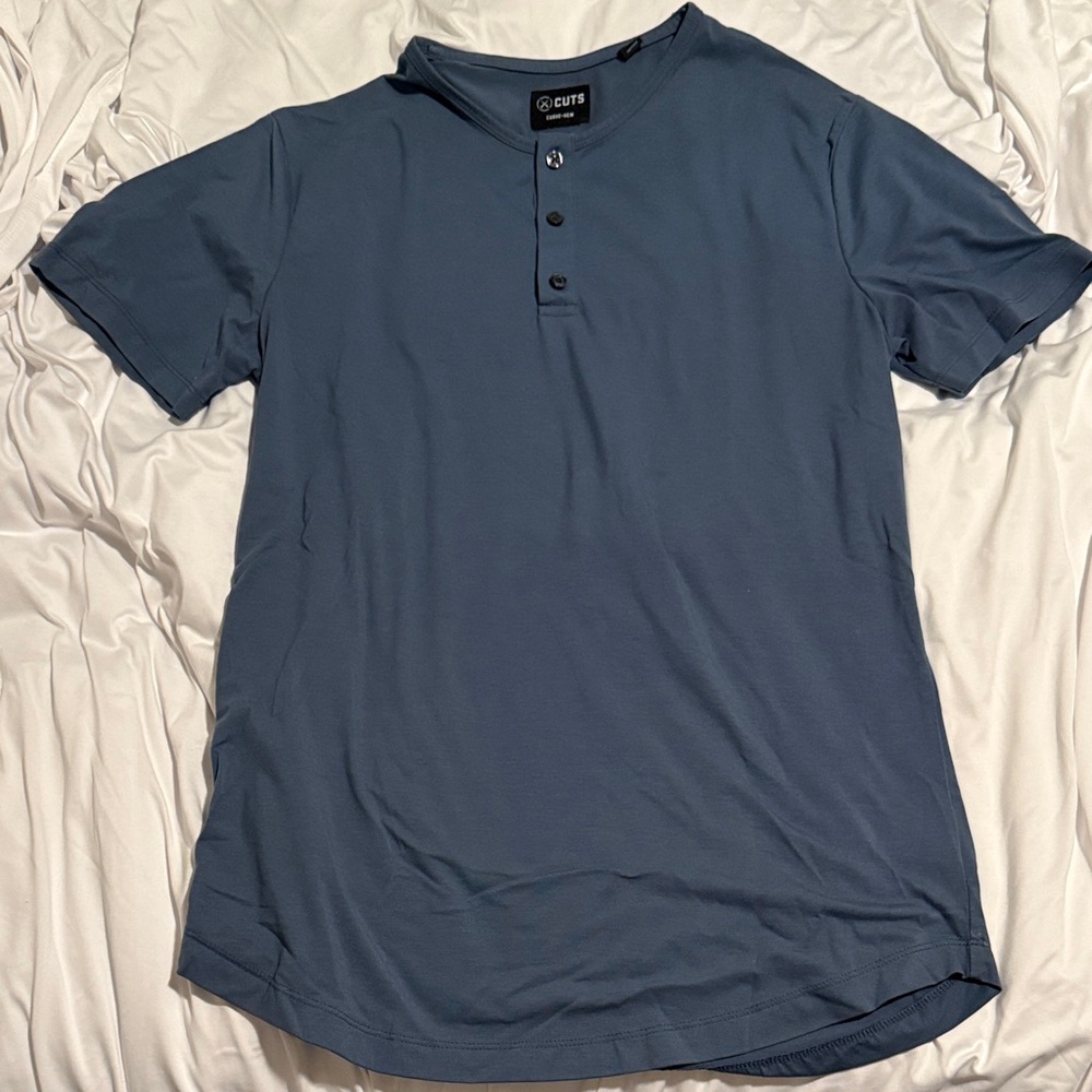 Cuts AO Henley Curve-Hem
